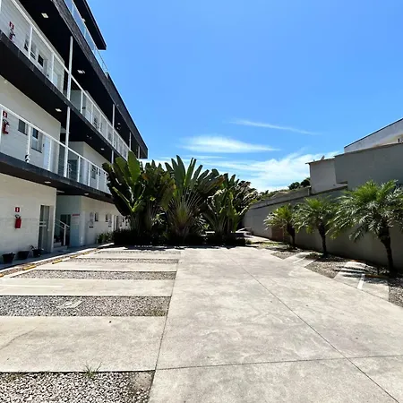 Praia e Piscina em Ubatuba-2